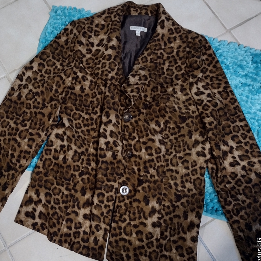Leopard Print Lightweight Button Up Jacket - image 6